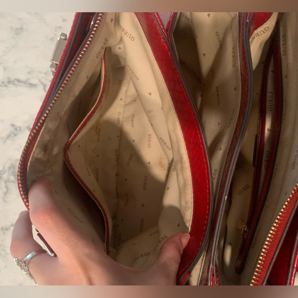 Red guess bag - Picture 5 of 7